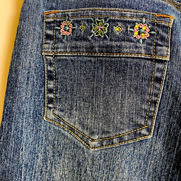 Cosmopolitan Jeans wear - Picture 4 of 7